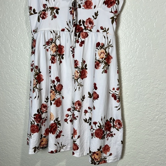 Floral White Dress with Red and Pink Roses M - Picture 3 of 5